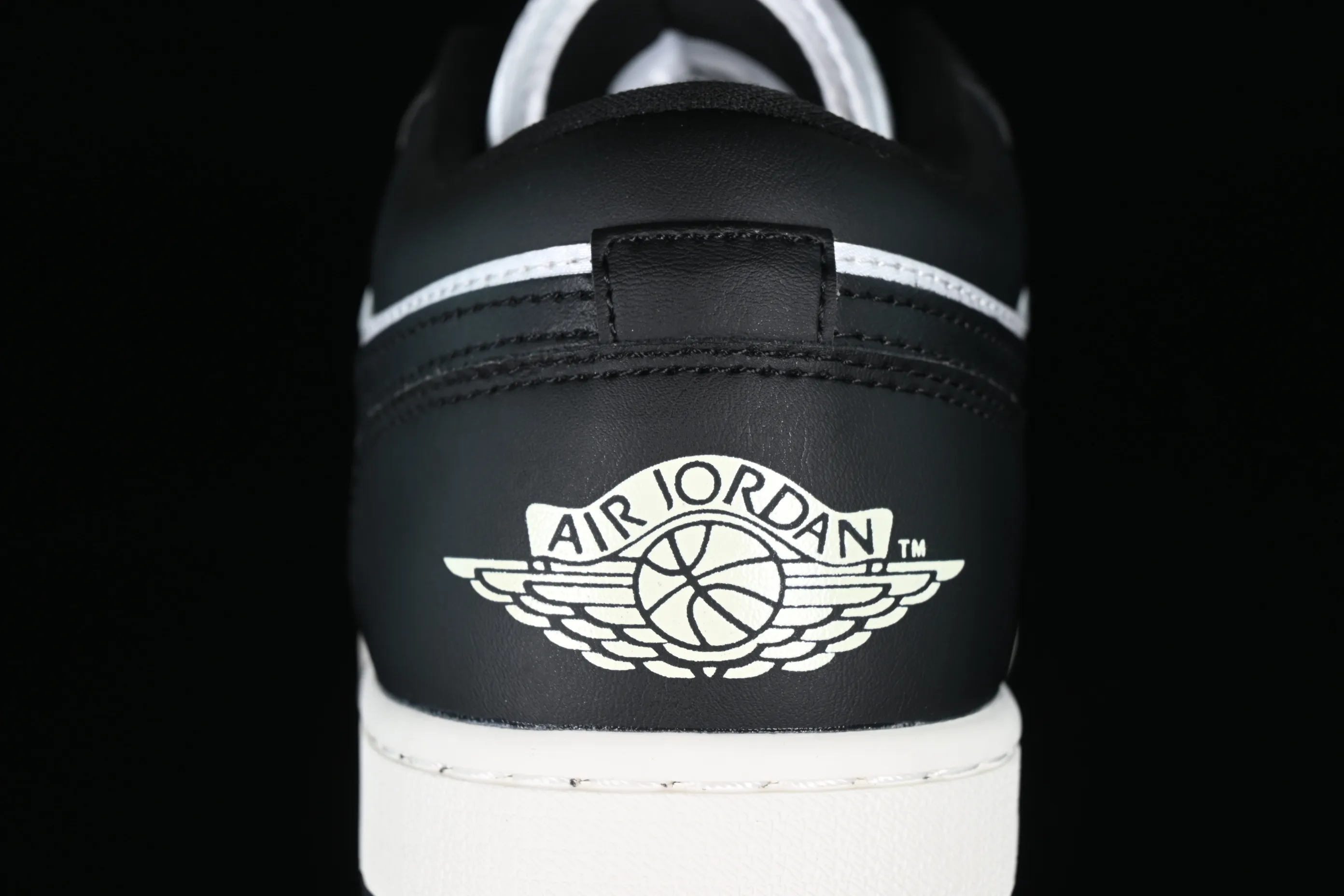 All categories Air Jordan Jordan series basketball shoes Air Jordan 1 Low Z version Air Jordan 1 Low "Vintage Panda" AJ1 Joe 1 silk black and white panda low-top basketball shoes FB9893-101